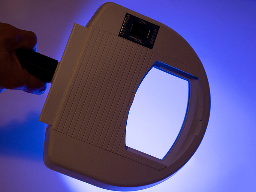 VISTA LED WOOD LAMP - hand-held