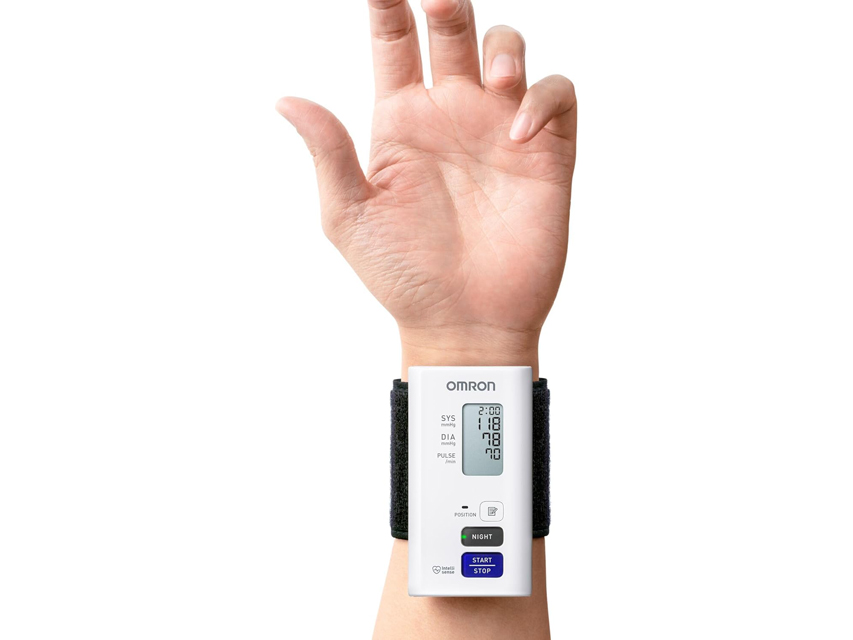 OMRON NIGHTVIEW HEM-9601T-E3 AUTOMATIC WRIST BLOOD PRESSURE MONITOR