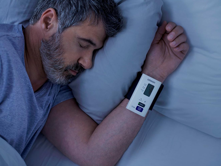 OMRON NIGHTVIEW HEM-9601T-E3 AUTOMATIC WRIST BLOOD PRESSURE MONITOR